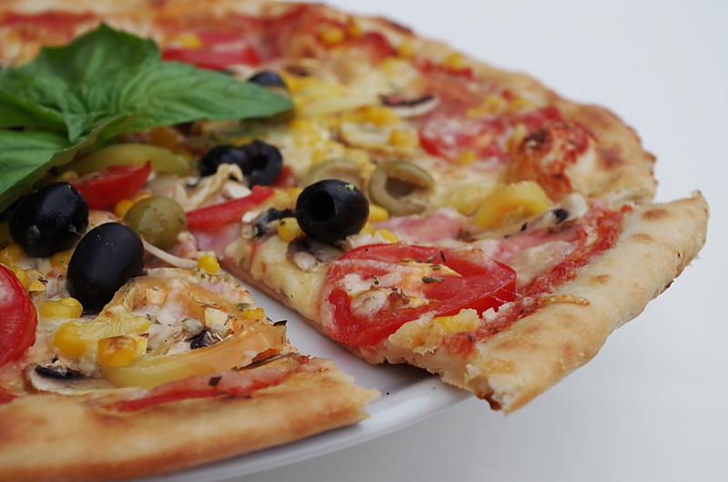 Pizzaboden muss nicht immer aus Hefe sein. Blumenkohl ist eine leckere Alternative - und ganz ohne Kohlenhydrate. Symbolbild: Pixabay Pizzaboden muss nicht immer aus Hefe sein. Blumenkohl ist eine leckere Alternative - und ganz ohne Kohlenhydrate. Symbolbild: Pixabay