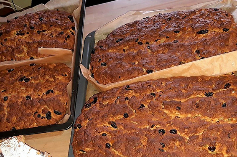 Lecker Weihnachtsstollen! Foto: Redaktion Lecker Weihnachtsstollen! Foto: Redaktion
