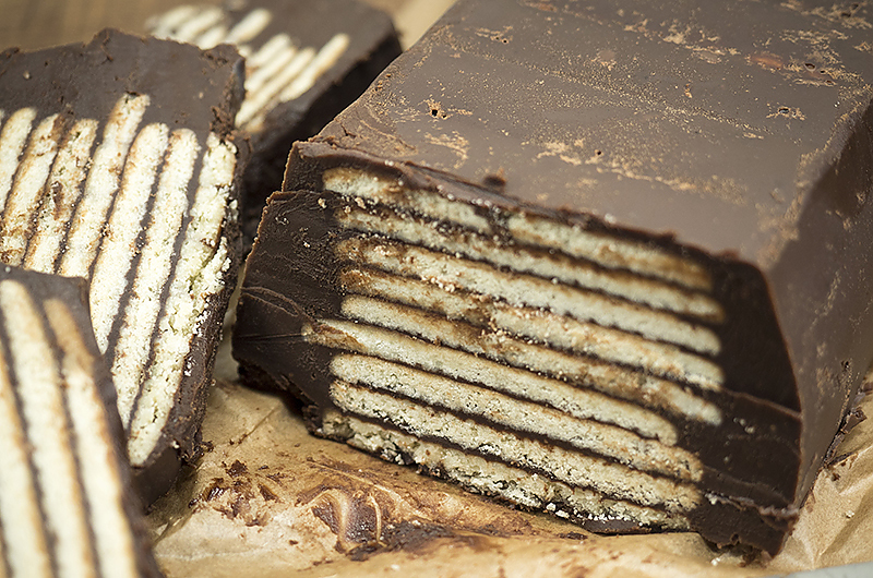 "Kalter Hund" oder wie Wenke's Oma sagt: "Igelkuchen". Foto: Adobe Stock "Kalter Hund" oder wie Wenke's Oma sagt: "Igelkuchen". Foto: Adobe Stock