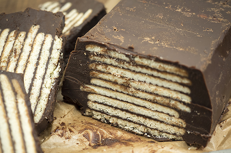 "Kalter Hund" oder wie Wenke's Oma sagt: "Igelkuchen". Foto: Adobe Stock