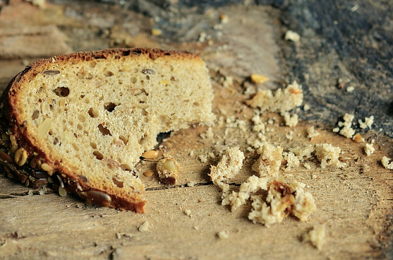 Schimmeliges Brot muss vollständig weg, sonst kann es krank machen. Foto: Pixabay