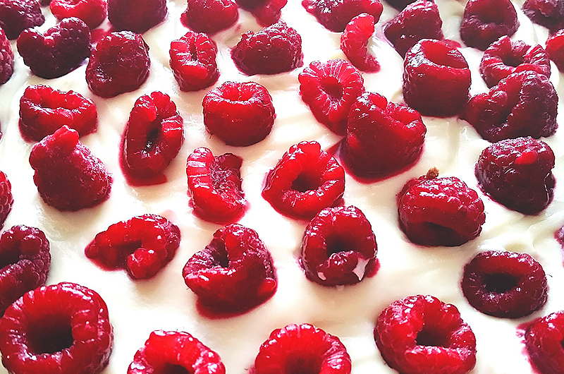 Der Hingucker auf jedem Kaffeetisch: Brownieherz mit Mascarpone und Himbeeren. Bild: Pixabay Der Hingucker auf jedem Kaffeetisch: Brownieherz mit Mascarpone und Himbeeren. Bild: Pixabay