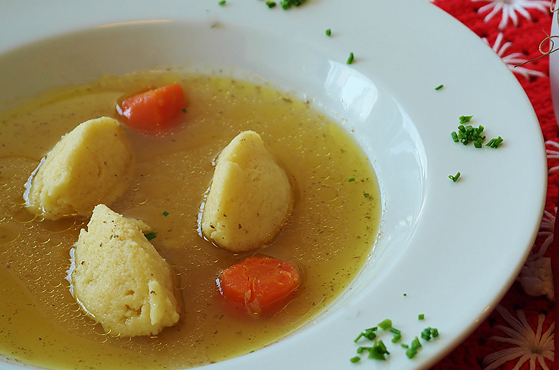 Grießnockerlsuppe ist nicht nur super lecker, sondern auch schnell gemacht. Symbolbild: Pixabay