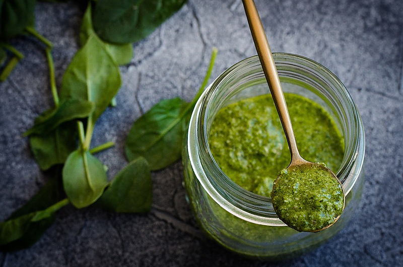 Pesto schmeckt super zu Nudeln, Reis und Risotto. Foto: Pixabay