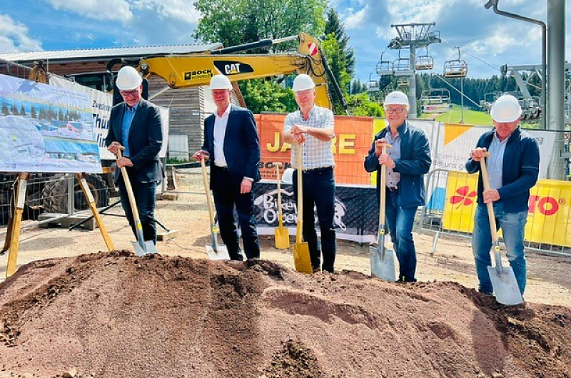 Oberhof: Spatenstich am Fallbachhang für ein neues Mehrzweckgebäude Oberhof: Spatenstich am Fallbachhang für ein neues Mehrzweckgebäude