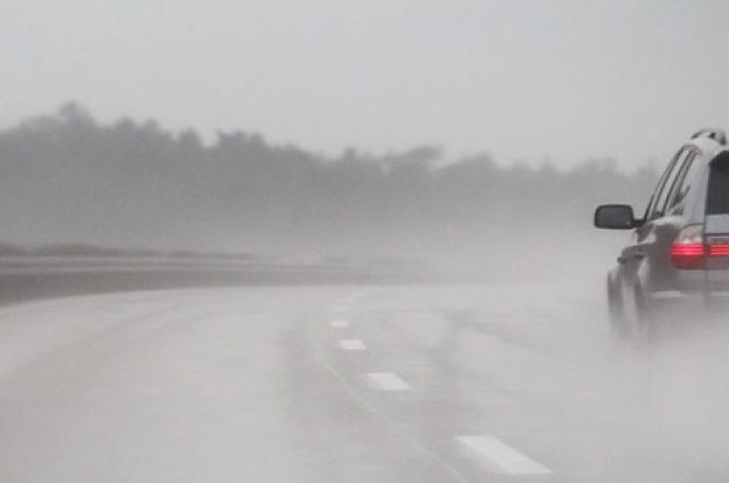 Starkregen auf Autobahnen. Foto es