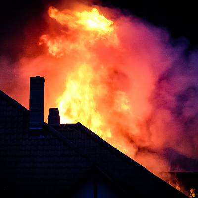 In einem Wohnhaus ist in der Nacht in Themar ein Feuer ausgebrochen. Foto: RealTOsSnapshots