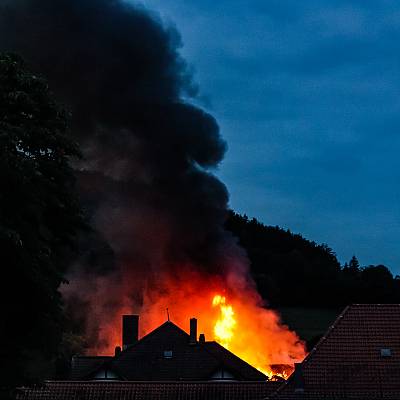 In einem Wohnhaus ist in der Nacht in Themar ein Feuer ausgebrochen. Foto: RealTOsSnapshots