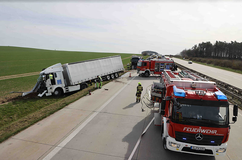Unfall A4 bei Rüdersdorf - Foto: Bodo Schackow/dpa