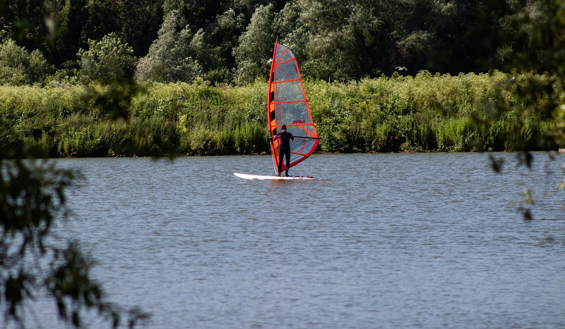 Windsurfen kann man hier auch lernen, Bild: Symbolfoto Pixabay